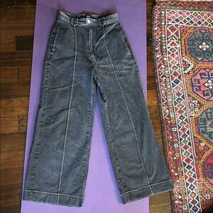 BDG wide leg cropped/ ankle jeans. 26